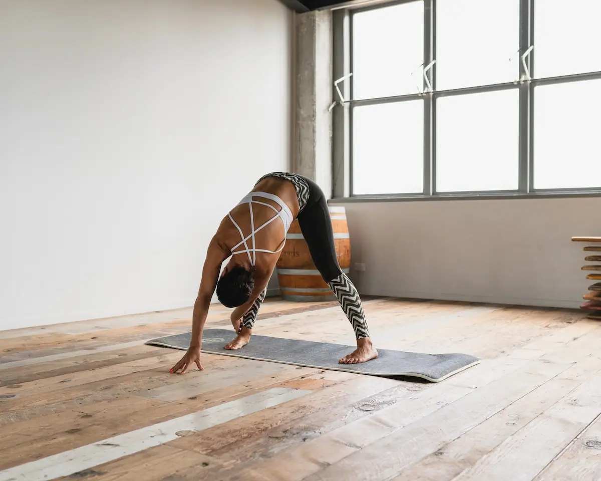 jak-pilates-wzmacnia-kregoslup-i-poprawia-postawe-ciala