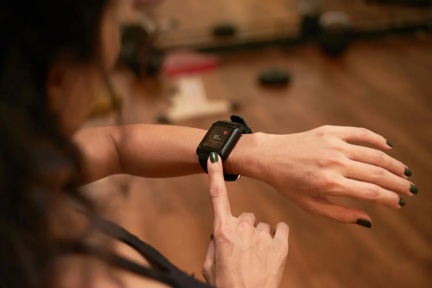 Technologie ubieralne: Jak wykorzystać smartwatche i opaski fitness