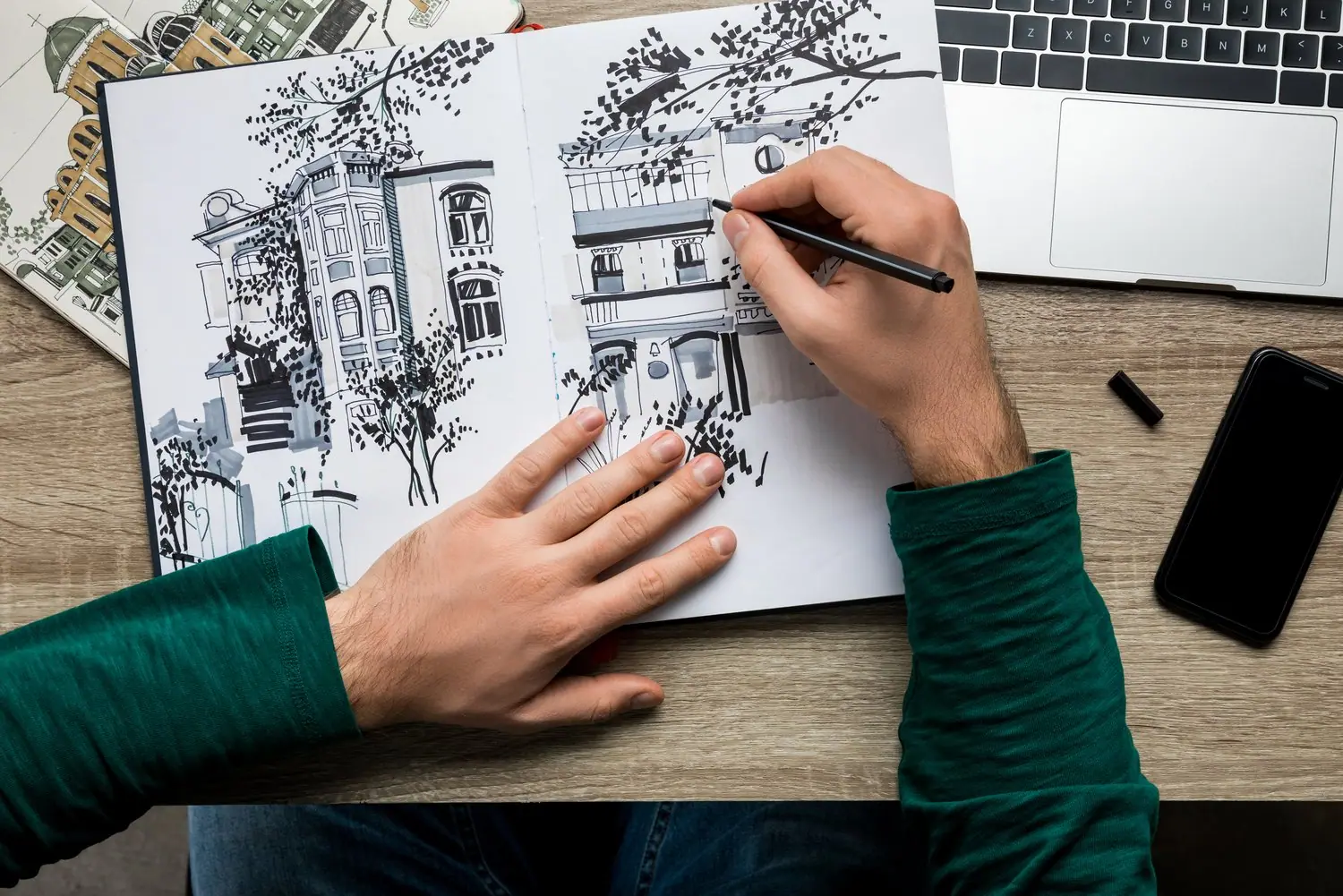 Urban sketching: Sztuka szkicowania miasta w podróży