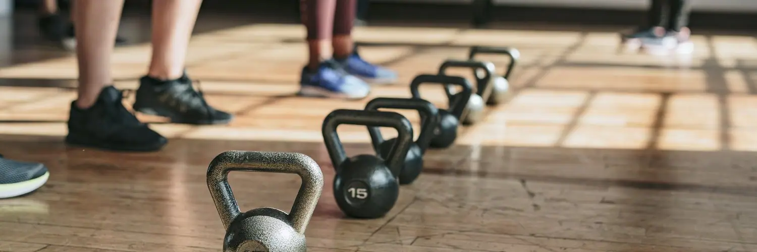 Trening z kettlebell: Podstawowe ćwiczenia dla początkujących