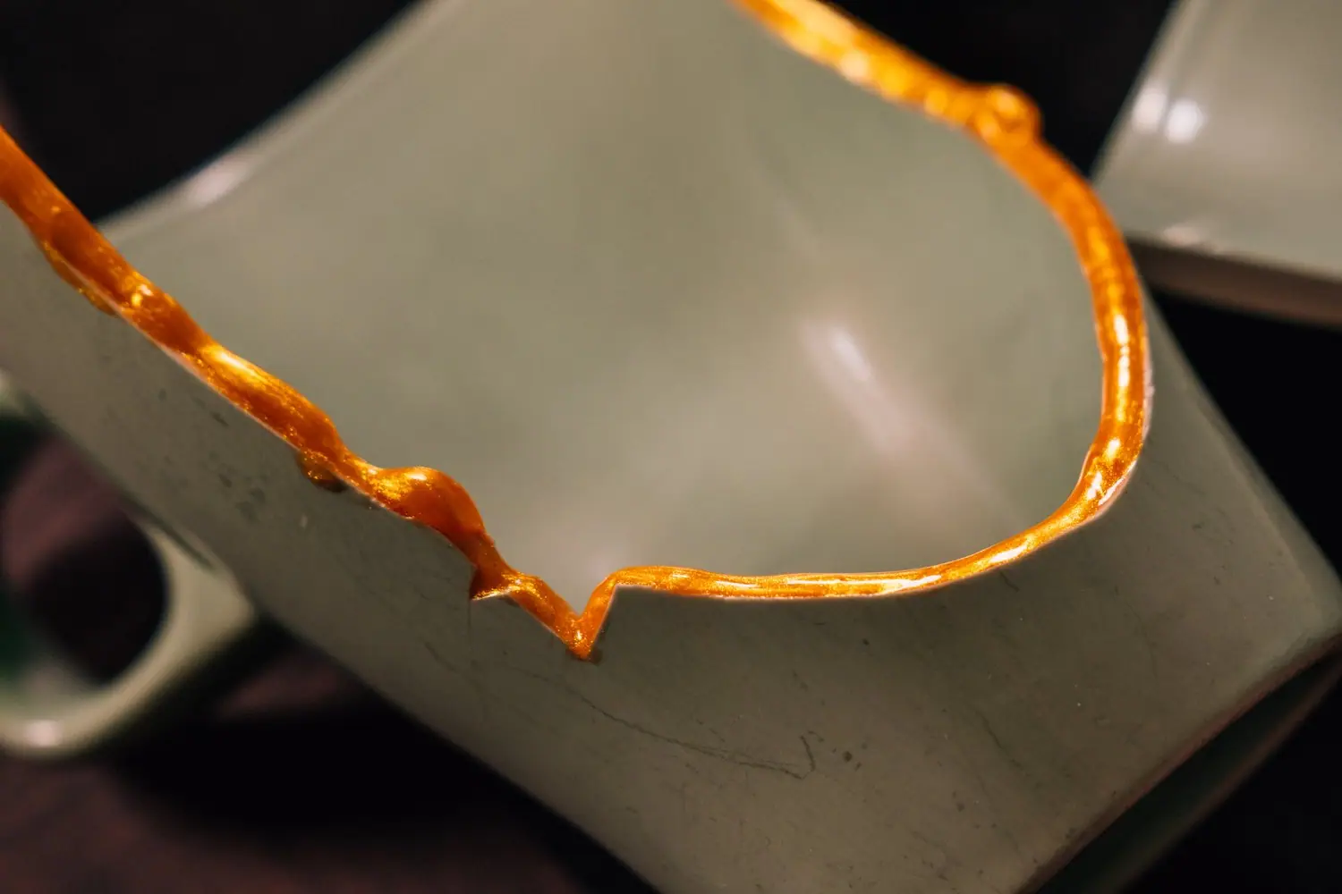Kintsugi: Japońska sztuka naprawiania ceramiki