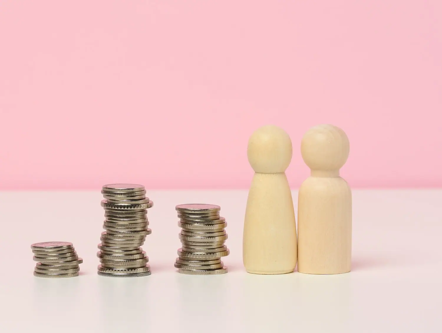 Jak połączyć finanse w związku z różnicą dochodów?
