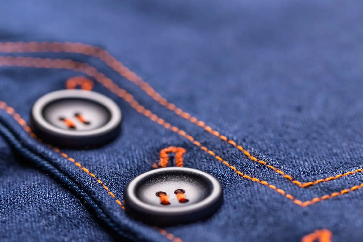 Haftowanie na materiale jeansowym: Techniki dekorowania denimu