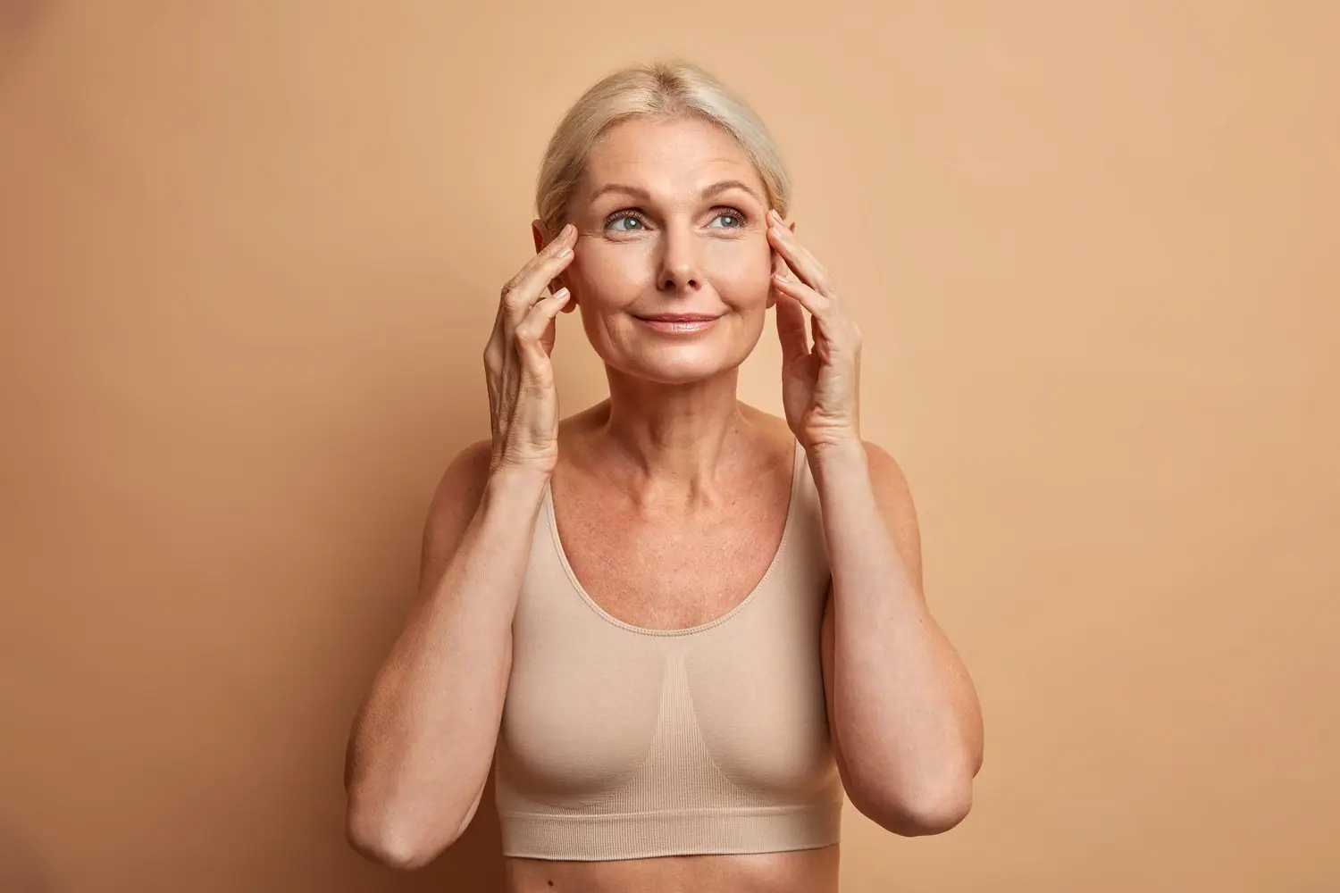 Trening mięśni mimicznych twarzy: Ćwiczenia przeciwstarzeniowe facial fitness